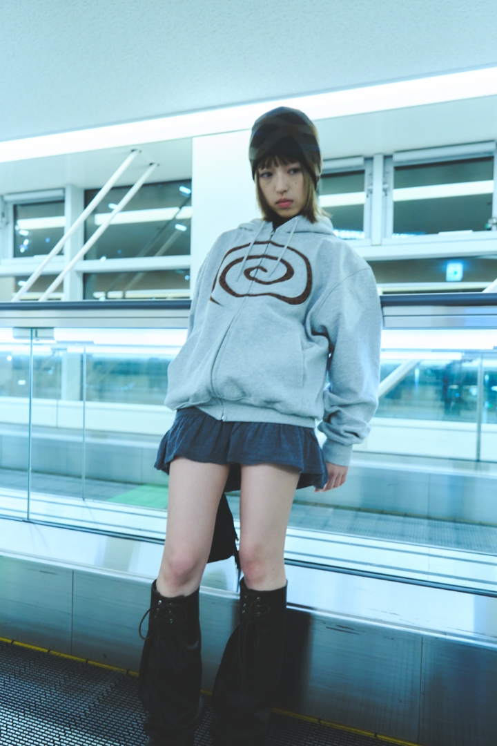 商品を身につけた人物画像