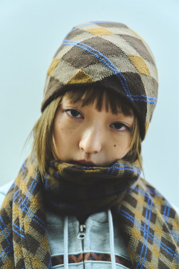 商品を身につけた人物画像