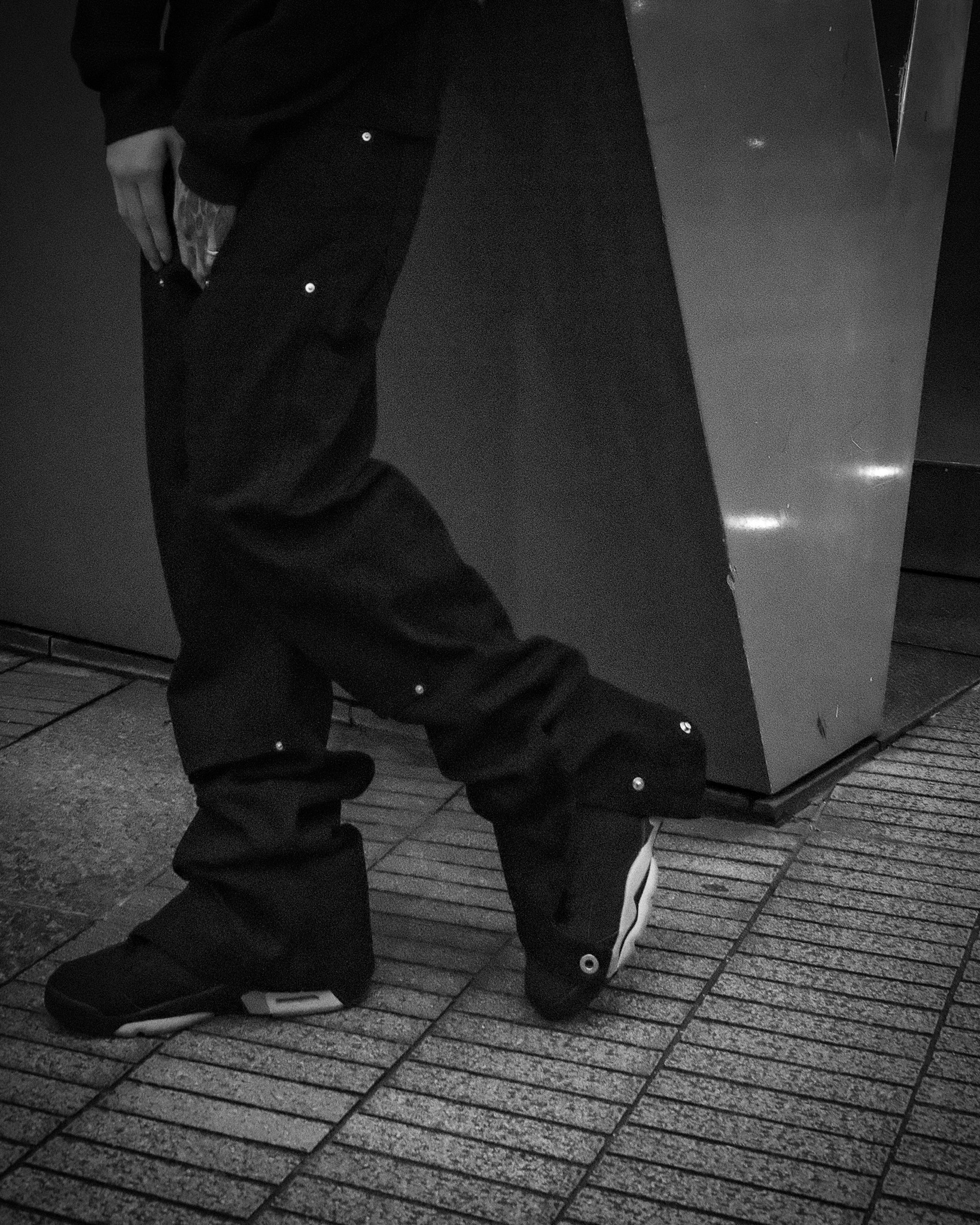 デニムと靴のクローズアップ