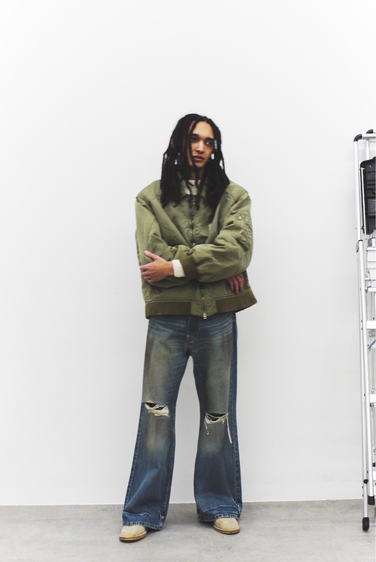 商品を身につけた人物画像