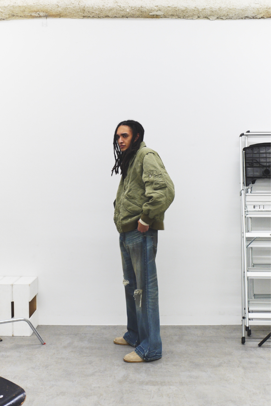 商品を身につけた人物画像