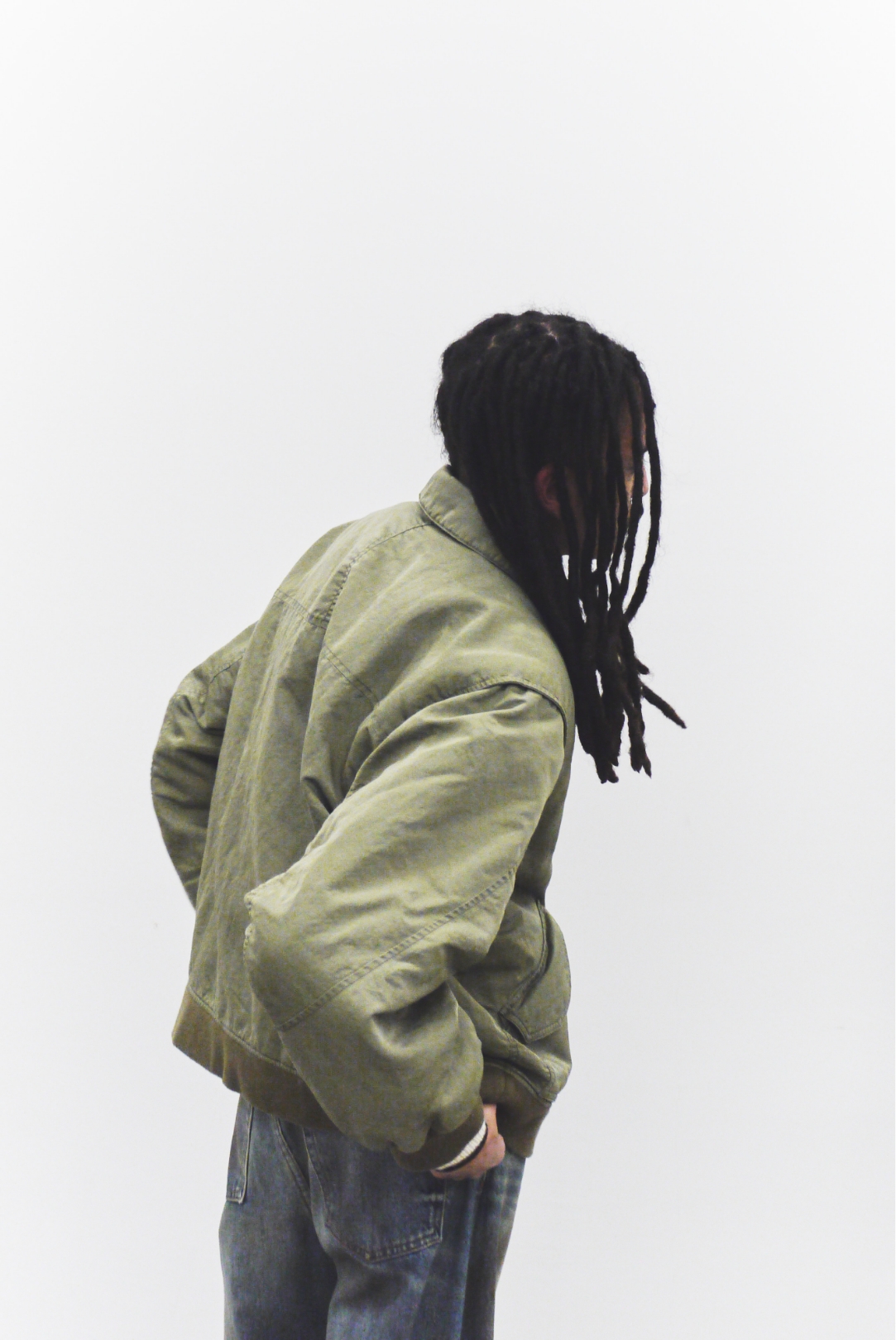 商品を身につけた人物画像