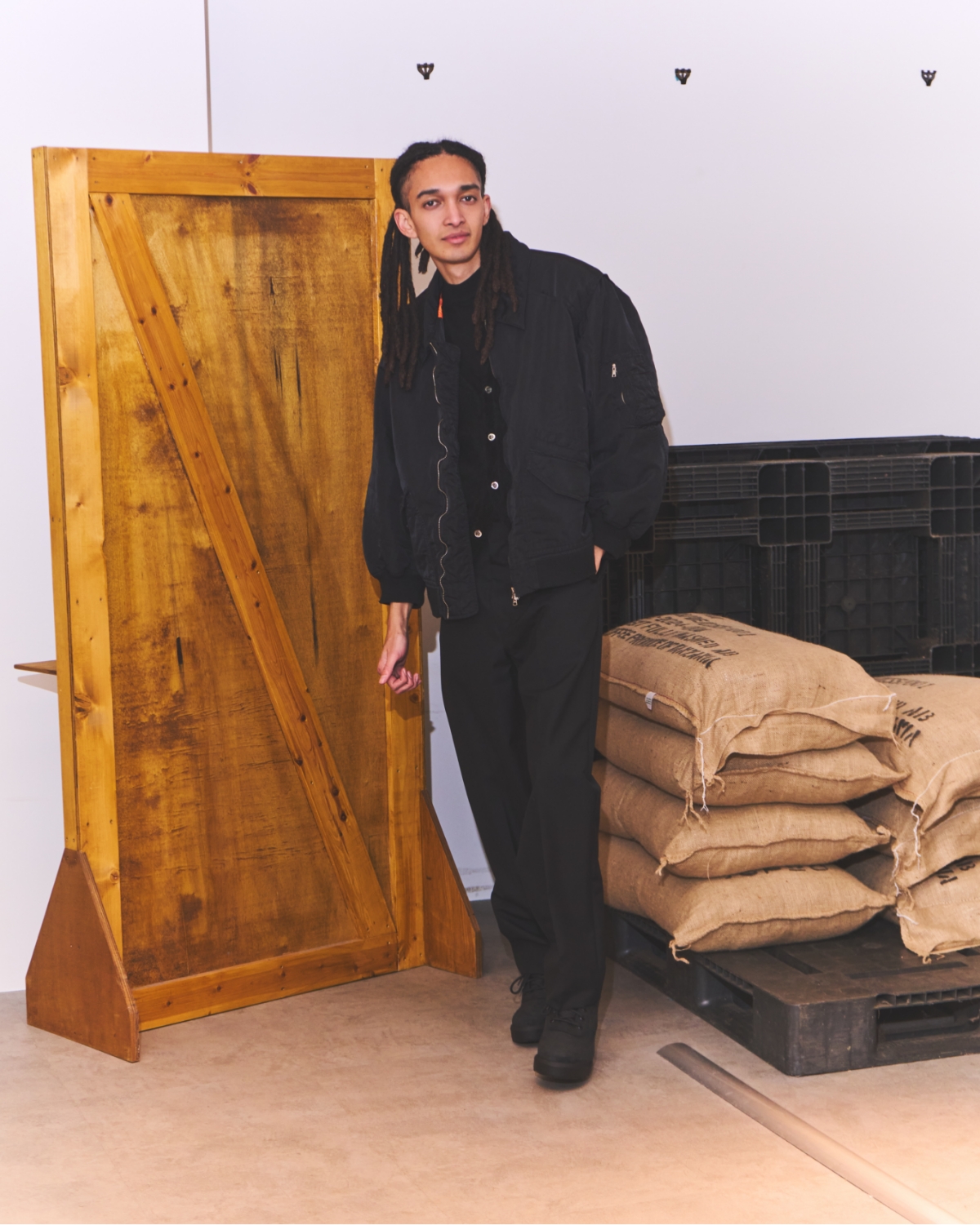 商品を身につけた人物画像