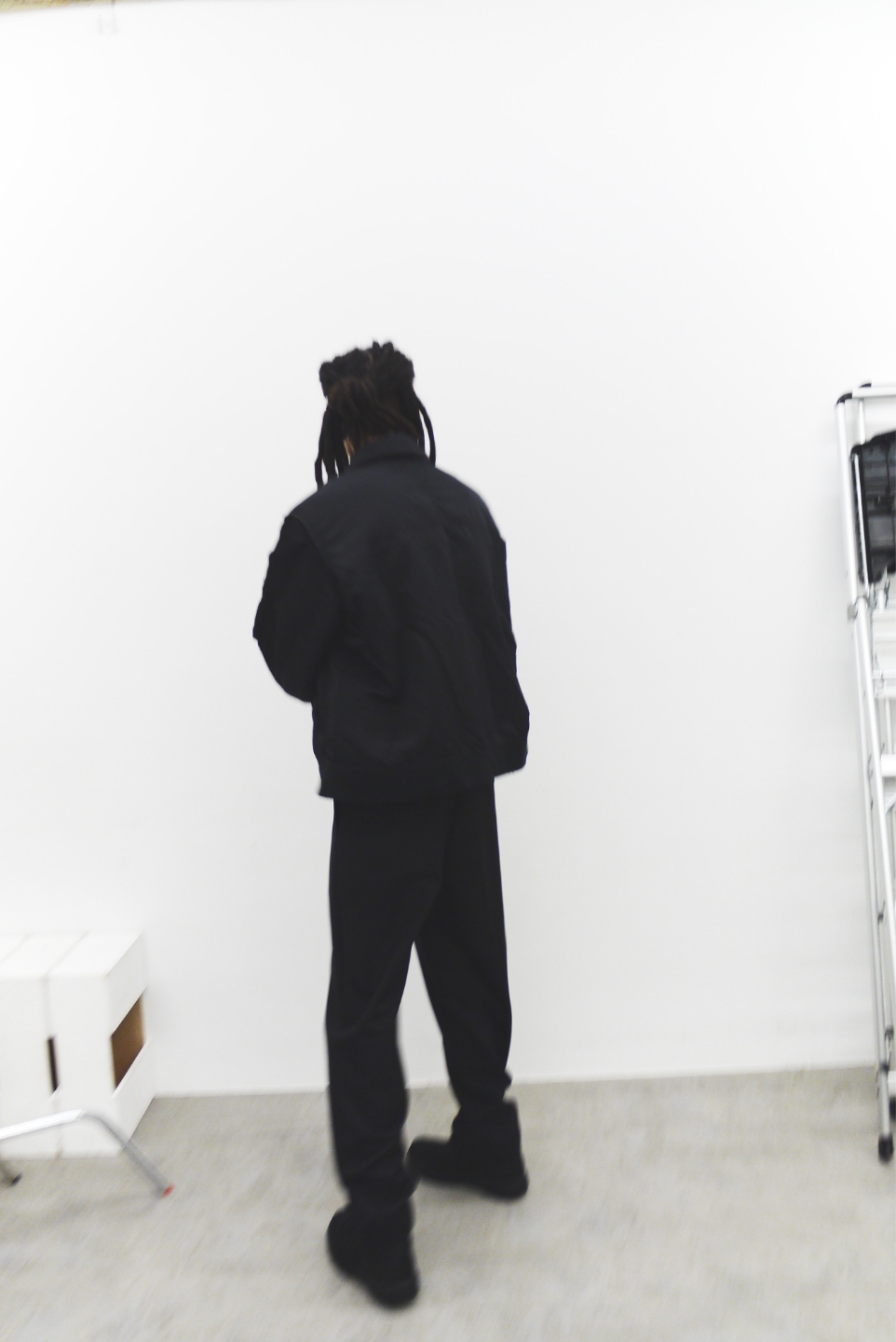 商品を身につけた人物画像